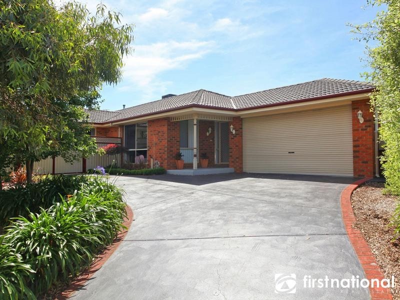 13 Dickson Mews, Berwick VIC 3806