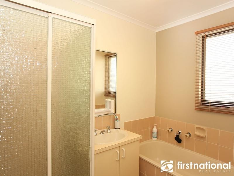 33 Girvan Circuit, Endeavour Hills VIC 3802