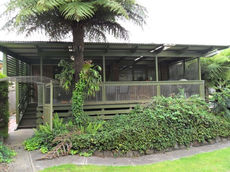 17 Harkaway Road, Berwick VIC 3806