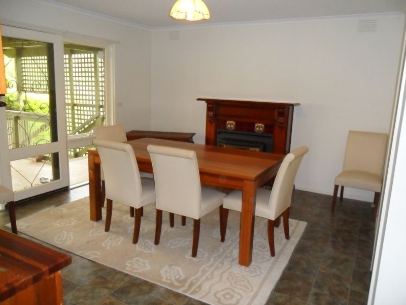 17 Harkaway Road, Berwick VIC 3806