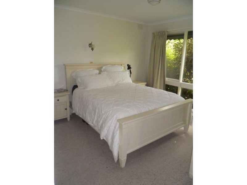 17 Harkaway Road, Berwick VIC 3806