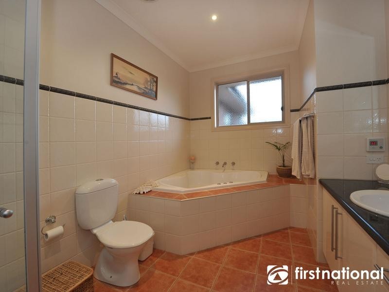 2/68 Inglis Road, Berwick VIC 3806