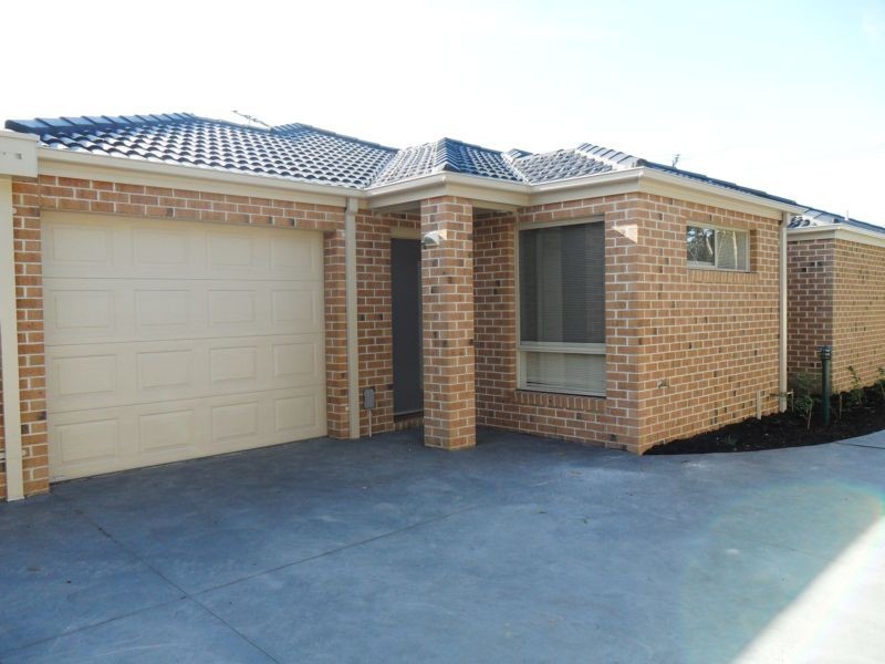 2/8 Jamieson Court, Pakenham VIC 3810
