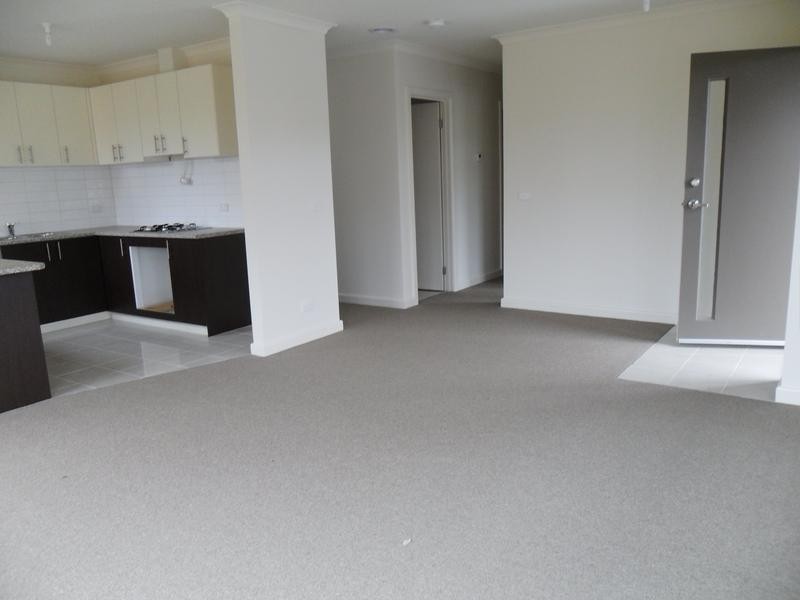 2/4 Young Road, Hallam VIC 3803