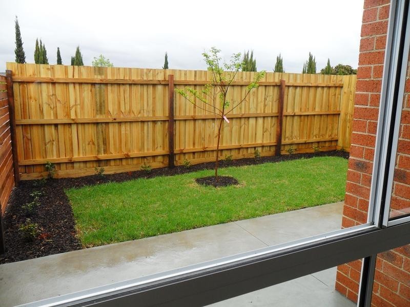 2/4 Young Road, Hallam VIC 3803