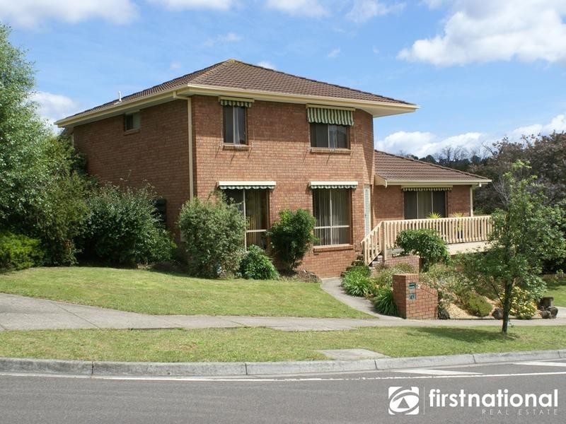2 Lawrence Drive, Berwick VIC 3806