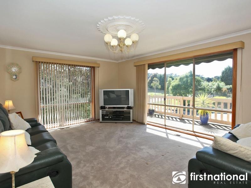 2 Lawrence Drive, Berwick VIC 3806