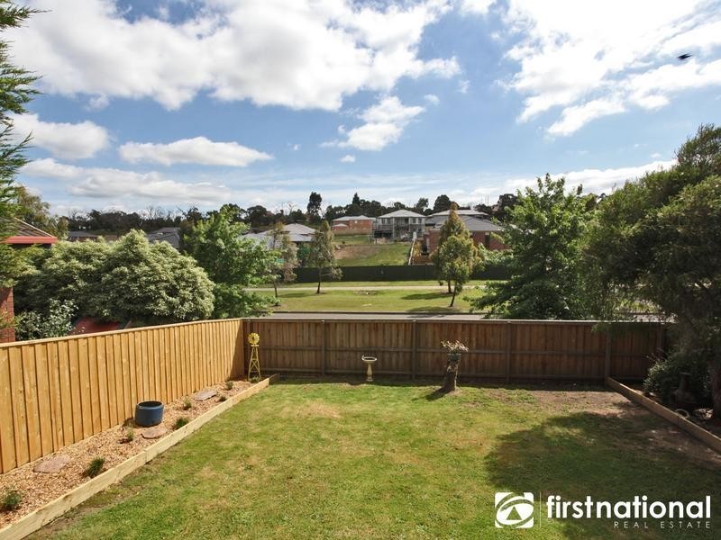2 Lawrence Drive, Berwick VIC 3806