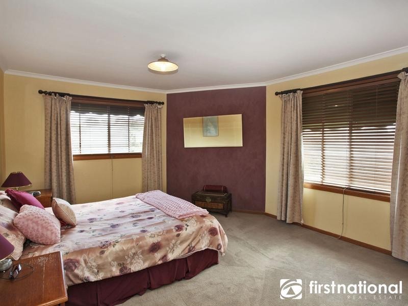 2 Lawrence Drive, Berwick VIC 3806