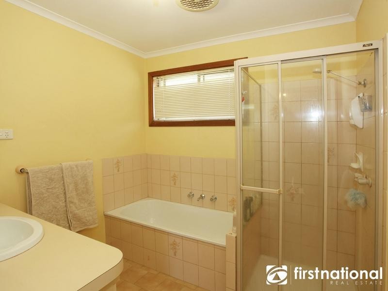 2 Lawrence Drive, Berwick VIC 3806