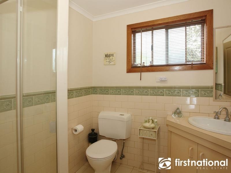 2 Lawrence Drive, Berwick VIC 3806
