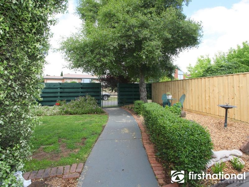 2 Lawrence Drive, Berwick VIC 3806