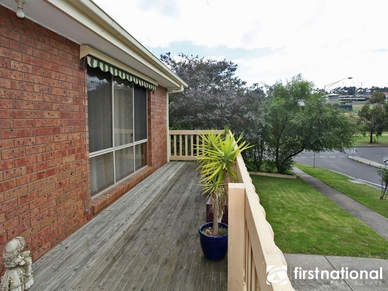 2 Lawrence Drive, Berwick VIC 3806