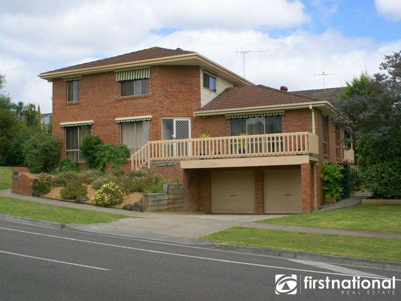 2 Lawrence Drive, Berwick VIC 3806