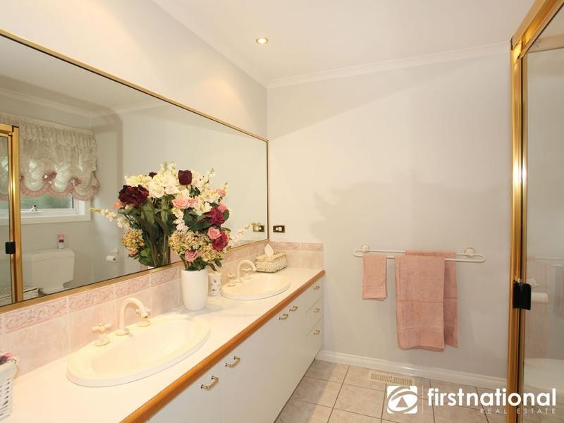 9 Andval Court, Berwick VIC 3806