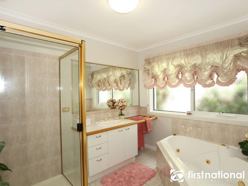 9 Andval Court, Berwick VIC 3806