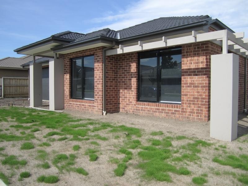 44 Flinders Park Drive, Officer VIC 3809