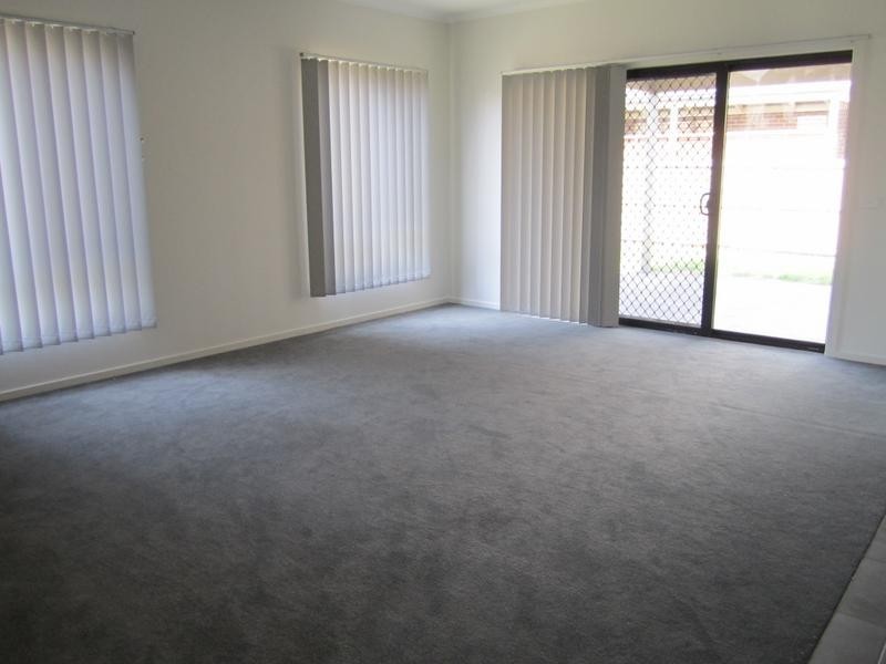 44 Flinders Park Drive, Officer VIC 3809