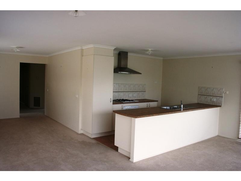 13 Spring Circuit, Pakenham VIC 3810