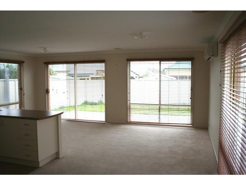 13 Spring Circuit, Pakenham VIC 3810