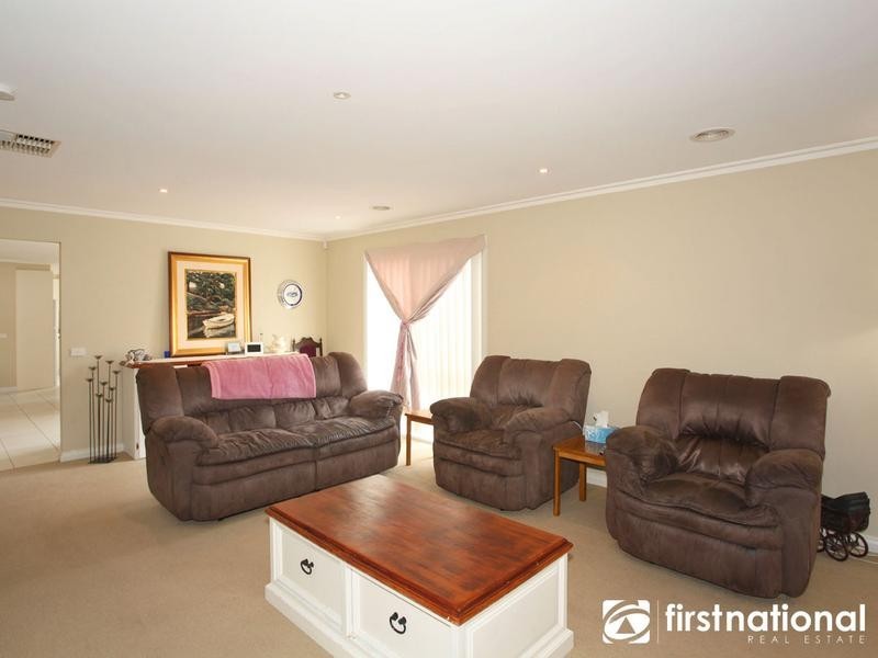 14 Glen Isla Way, Berwick VIC 3806