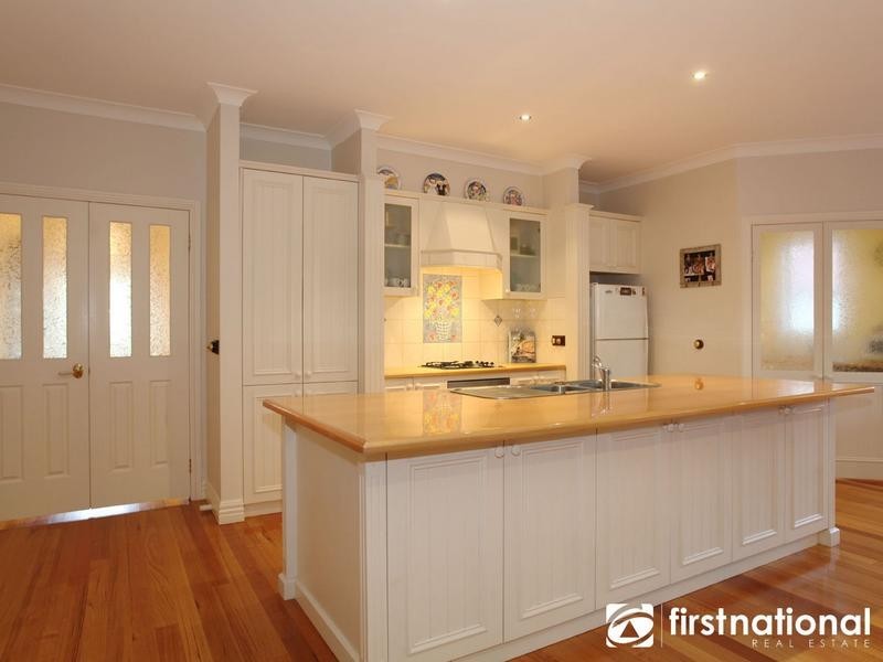 19 Nightingale Crescent, Berwick VIC 3806