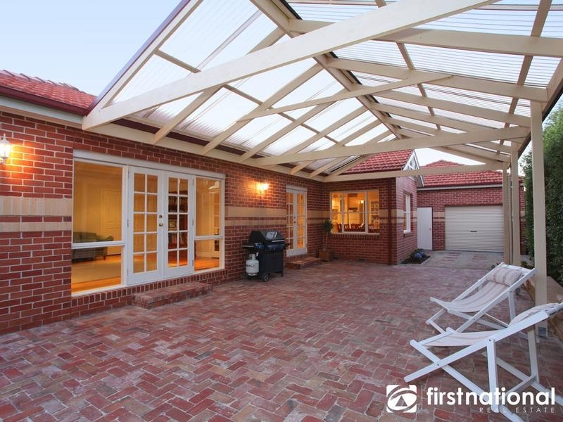 19 Nightingale Crescent, Berwick VIC 3806