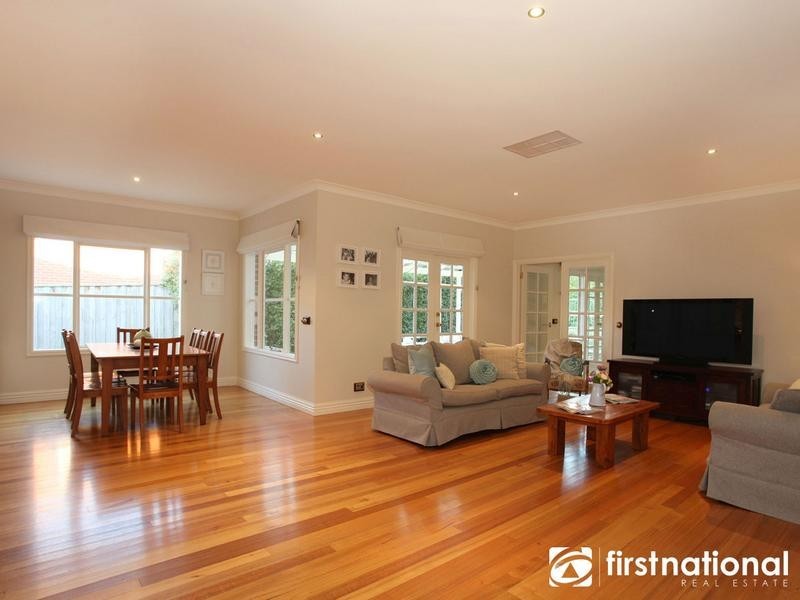 19 Nightingale Crescent, Berwick VIC 3806
