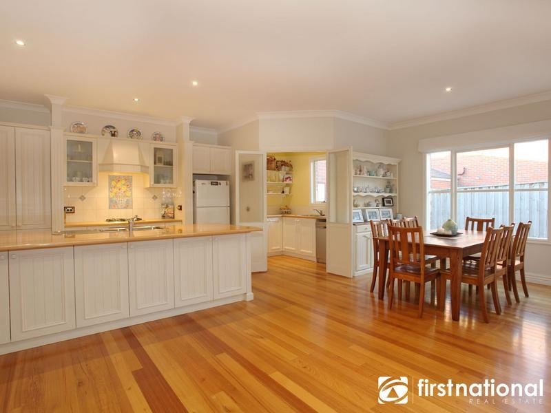 19 Nightingale Crescent, Berwick VIC 3806