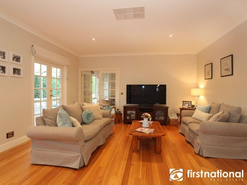 19 Nightingale Crescent, Berwick VIC 3806