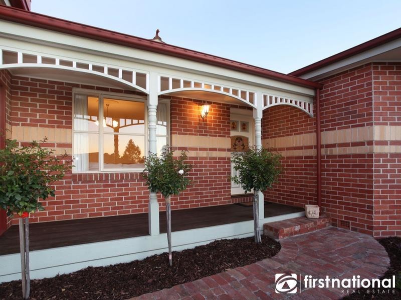 19 Nightingale Crescent, Berwick VIC 3806