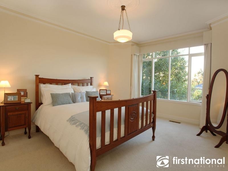 19 Nightingale Crescent, Berwick VIC 3806