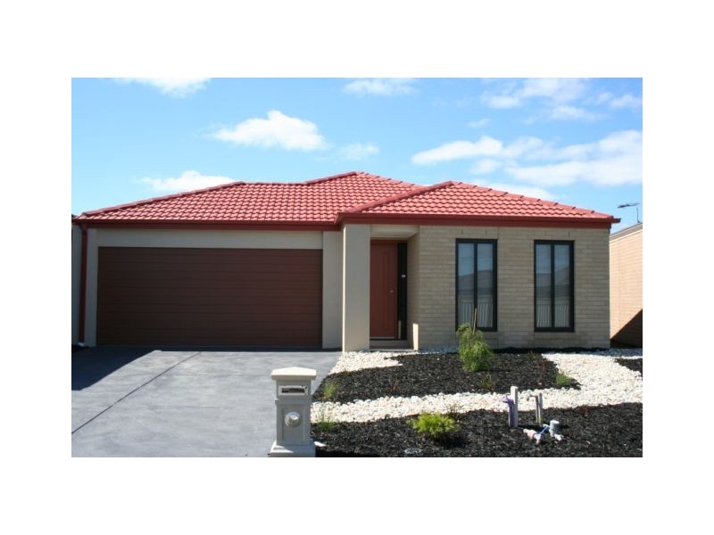 17 Serenity Street, Pakenham VIC 3810