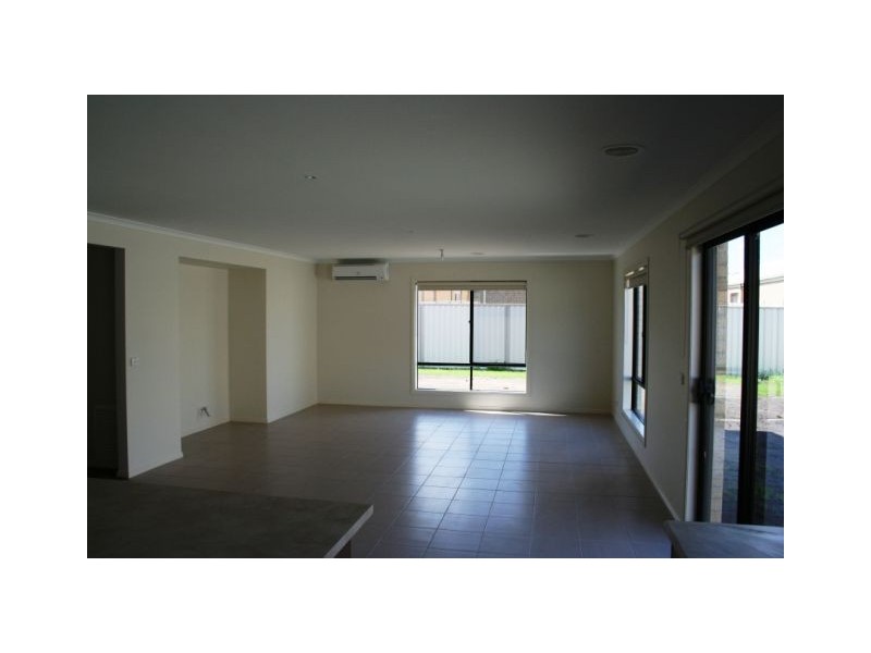 17 Serenity Street, Pakenham VIC 3810