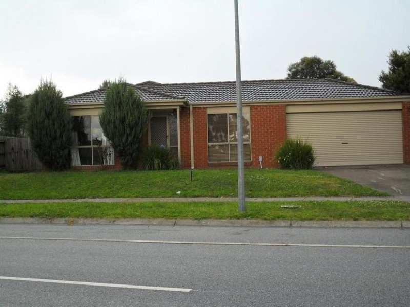 24 Bellevue Drive, Berwick VIC 3806