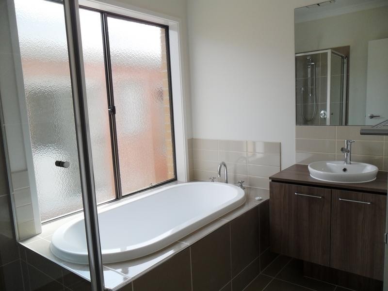 Lot 345, 72 McKillop Way, Clyde North VIC 3978