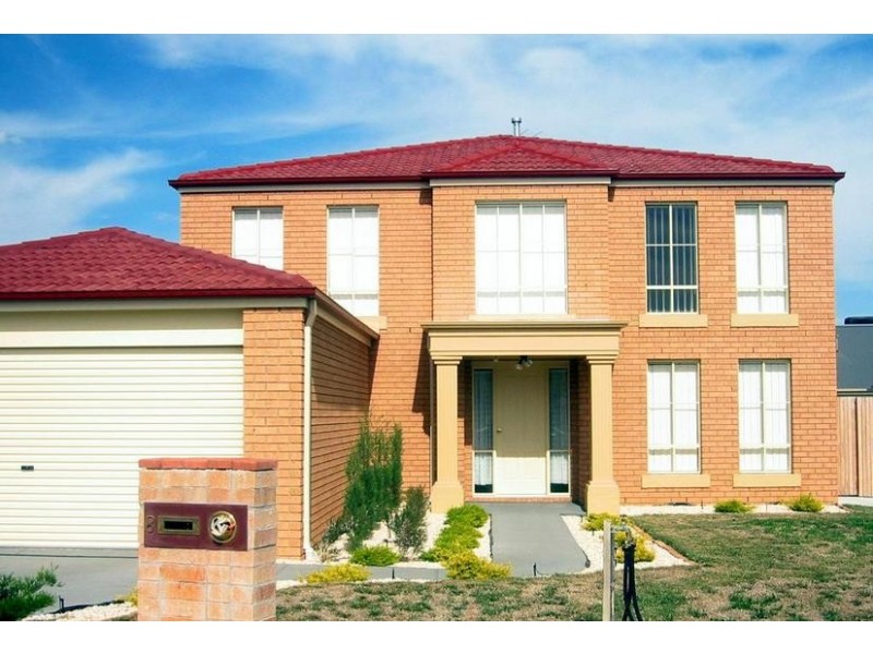 8 Tuileries Rise, Narre Warren VIC 3805