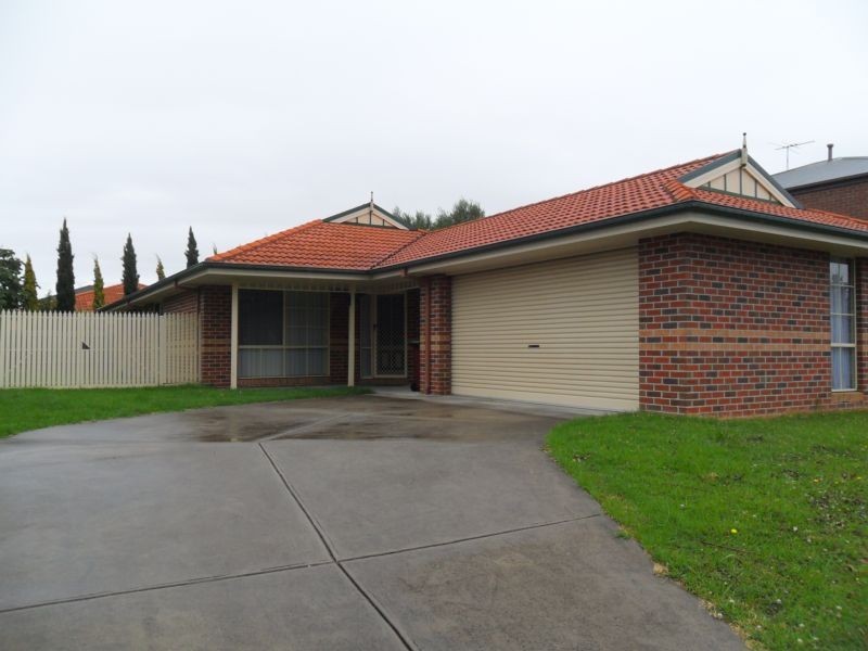 77 Hancock Drive, Berwick VIC 3806
