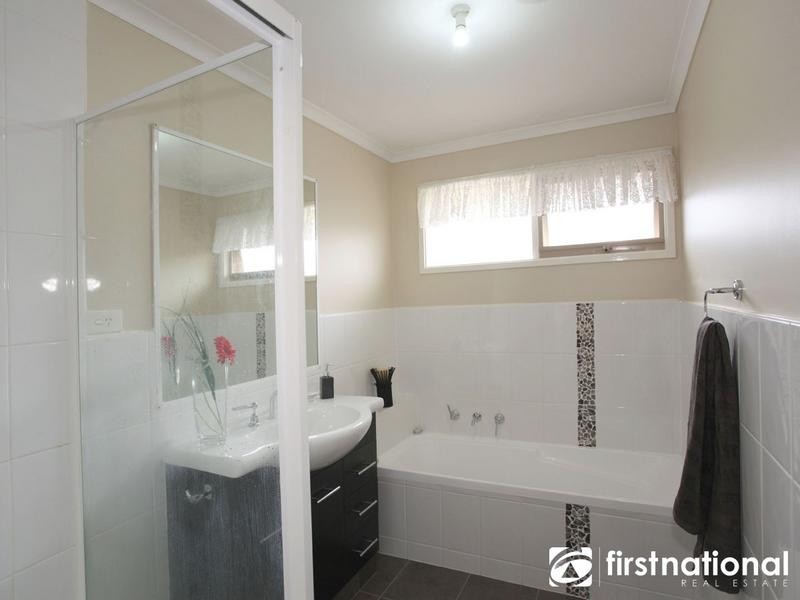 2 Tenandra Court, Berwick VIC 3806