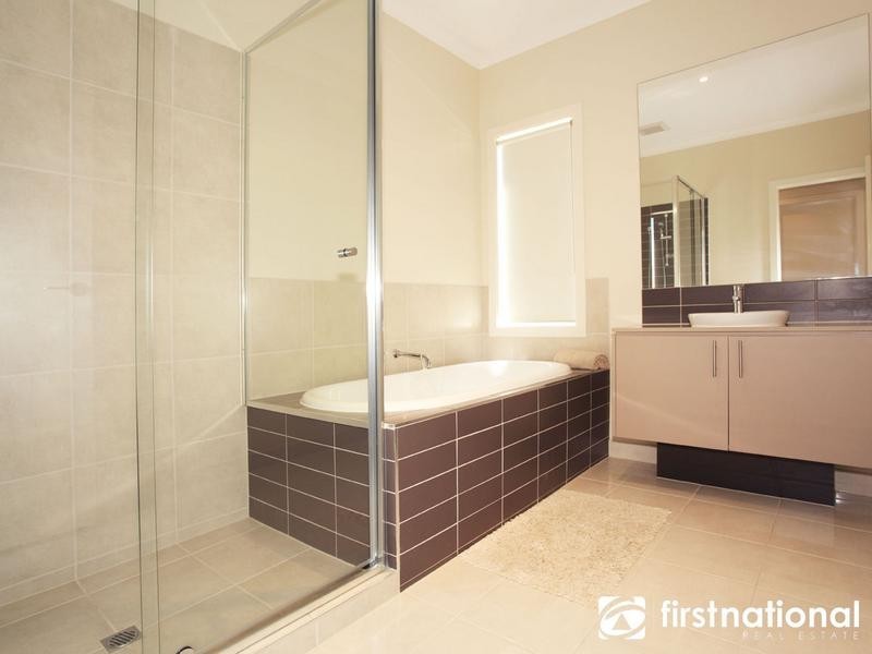 102 Arena Parade, Officer VIC 3809