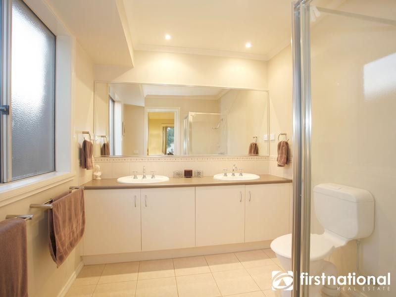 17 Mallard Street, Berwick VIC 3806