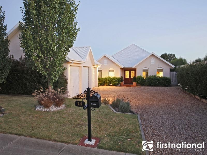 14 Ros Way, Berwick VIC 3806