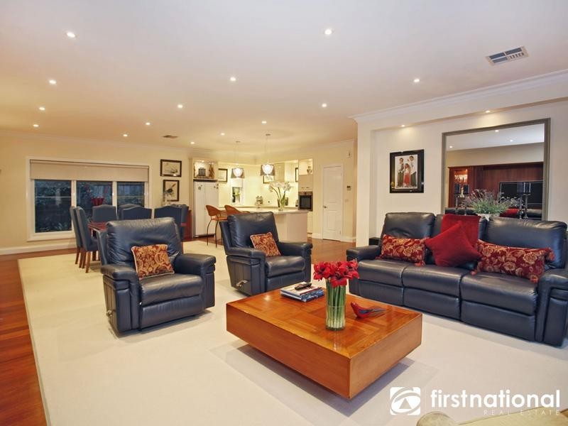 14 Ros Way, Berwick VIC 3806