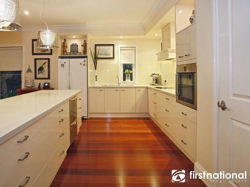 14 Ros Way, Berwick VIC 3806