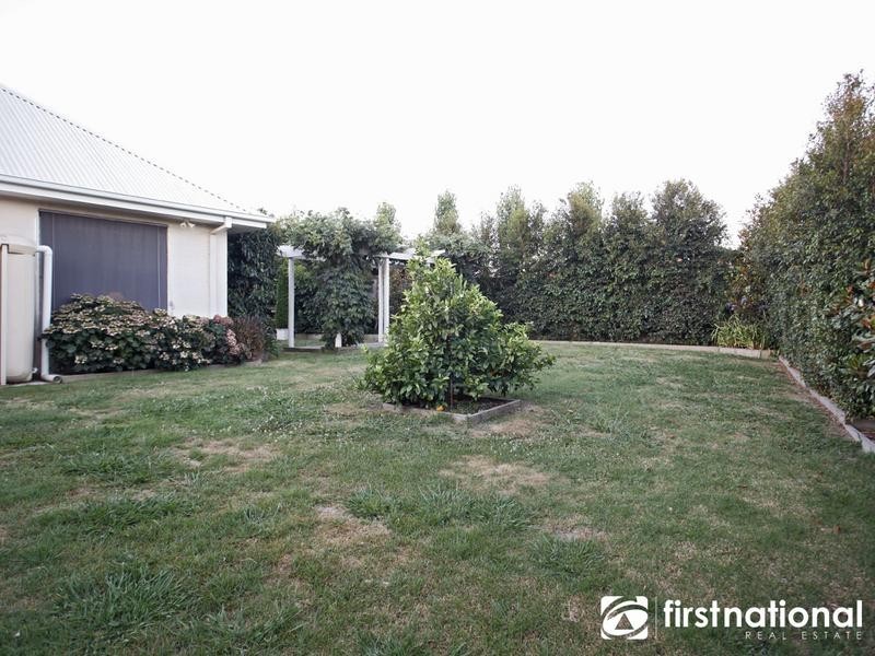 14 Ros Way, Berwick VIC 3806