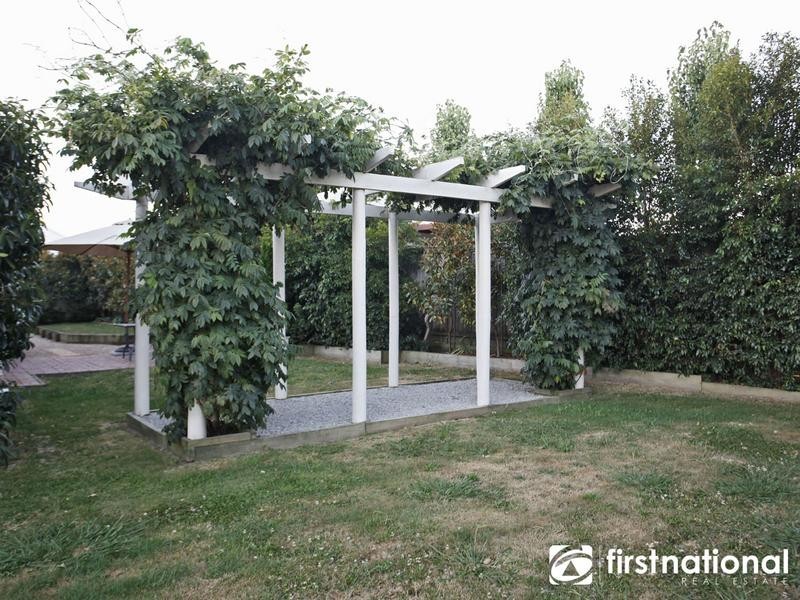 14 Ros Way, Berwick VIC 3806