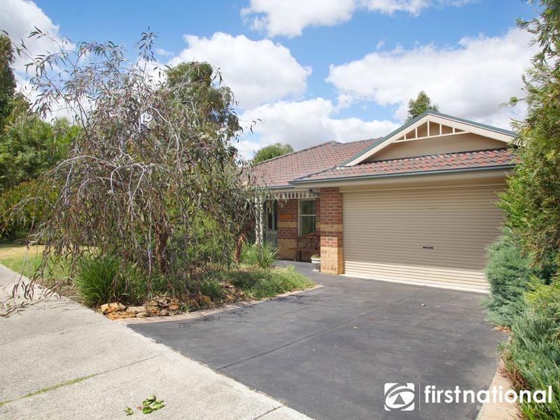 9 Whisken Way, Berwick VIC 3806