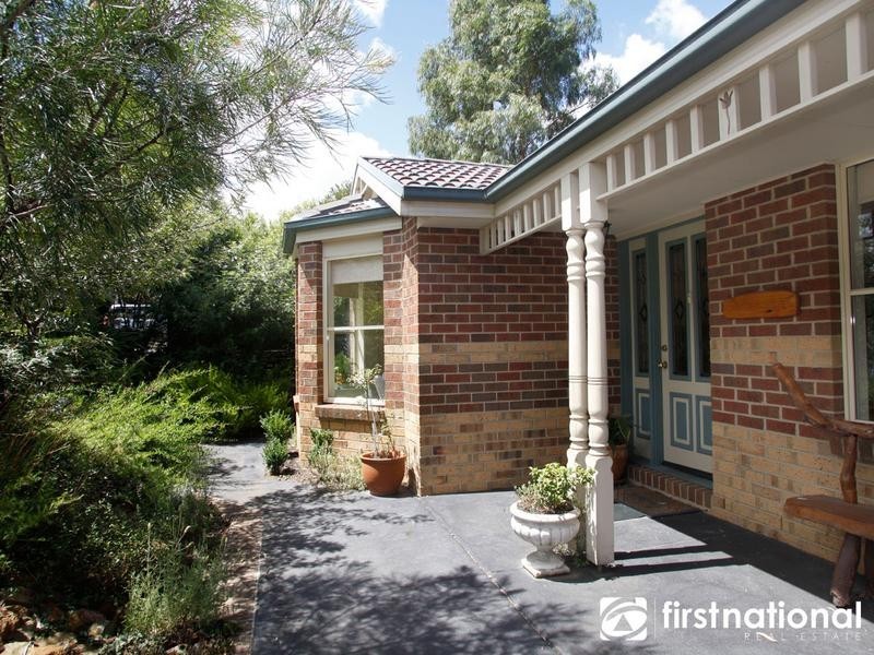 9 Whisken Way, Berwick VIC 3806