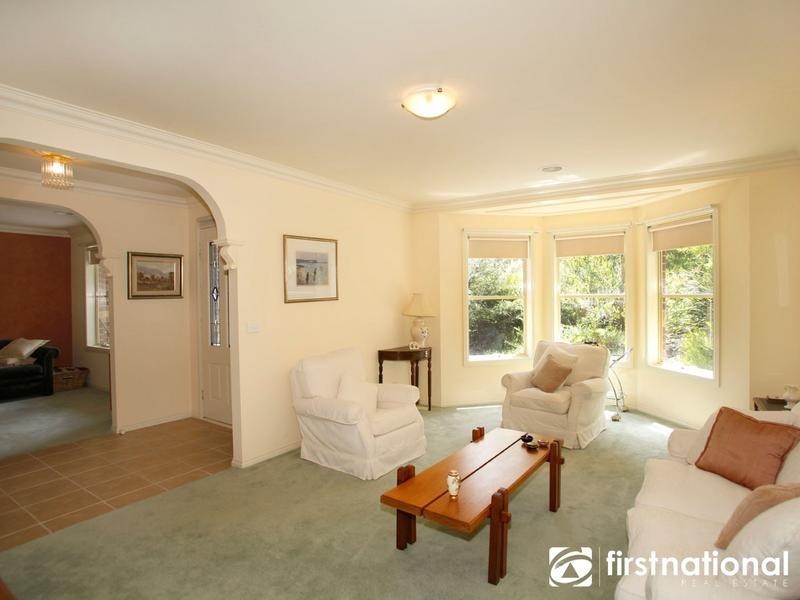 9 Whisken Way, Berwick VIC 3806