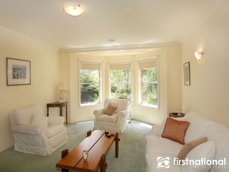 9 Whisken Way, Berwick VIC 3806